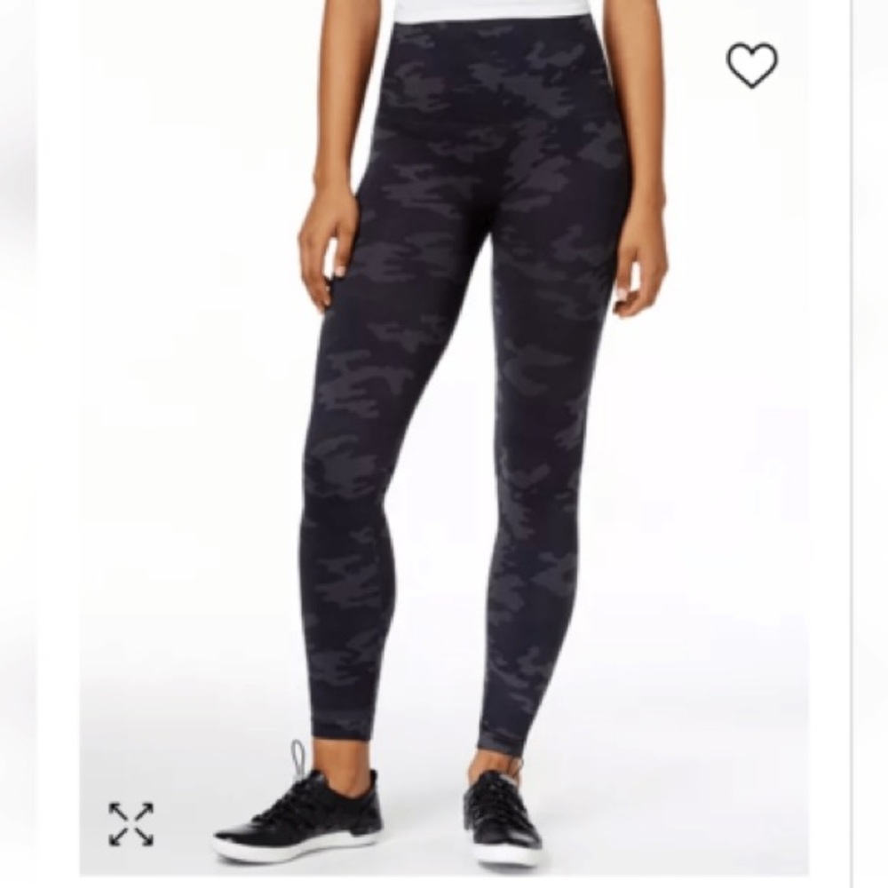 Spanx Look At Me Now Seamless shaping activewear Leggings in Black/Charcoal Camo - Picture 2 of 10